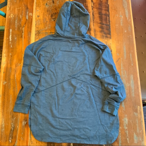 The North Face Women’s Terry Poncho Pullover - Picture 2 of 10